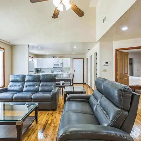 1107 E Lambright Street Villa